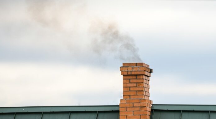 Regulacje prawne i wytyczne techniczne dla przewodów kominowych wykorzystywanych do odprowadzania spalin oraz dymu